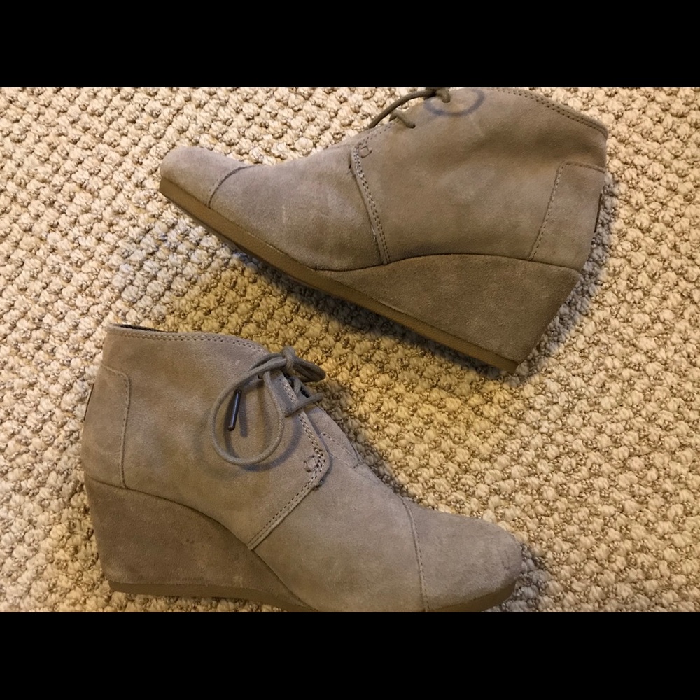 Toms desert wedge bootie